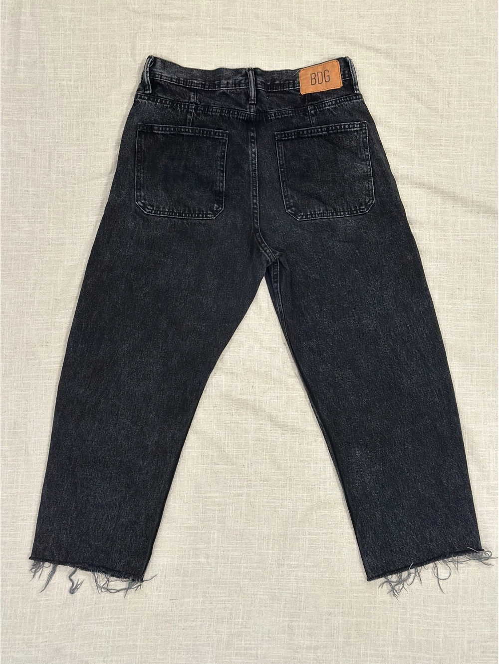 Urban Outfitters BDG Black Acid-Wash Mens 32x25 Curved Fit Cropped Ankle Jeans - Picture 2 of 9